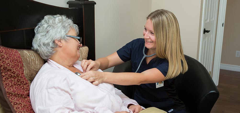 Nurse using stethescope